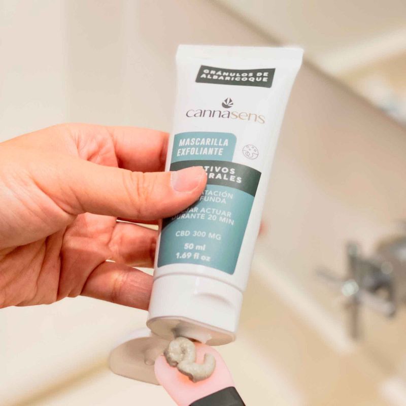 MASCARILLA-EXFOLIANTE-FACIAL-CANNASENS-CON-CBD